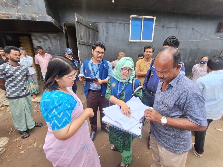 বোয়ালখালীতে আহমেদ সল্ট রিফাইনারি ইন্ডাস্ট্রি, করিম সল্ট ক্রসিং এন্ড রিফাইনারি দুইজনকে ১লক্ষ ৩০হাজার টাকা জরিমানা