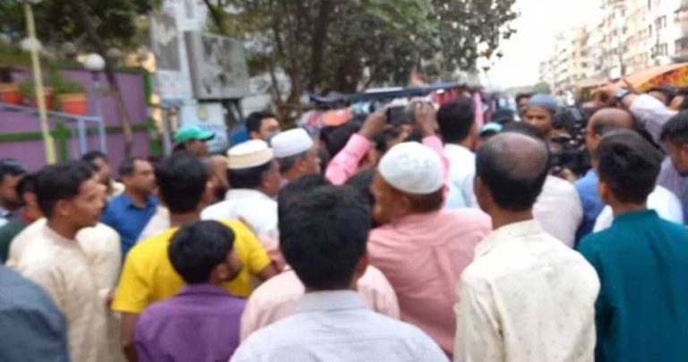 মিরপুরে জাতীয় পার্টির ইফতার মাহফিলে বৈষম্যবিরোধীদের বাধা