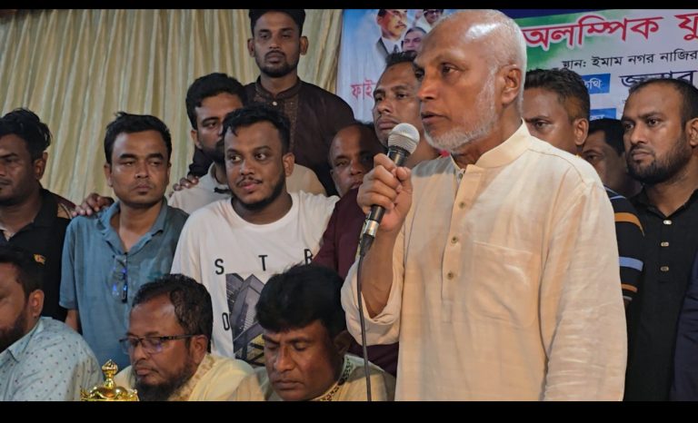 বোয়ালখালীতে শহীদ জিয়া স্মৃতি রাত্রিকালীন ফুটবল টুর্নামেন্ট এর ফাইনাল খেলা অনুষ্ঠিত হয়