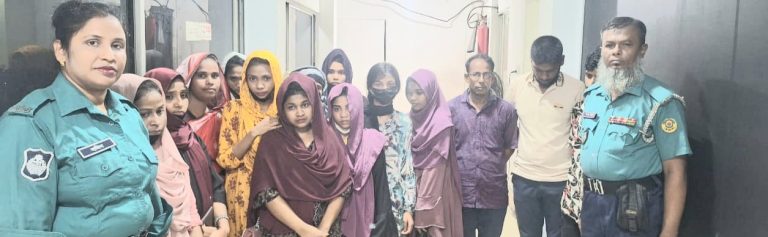 চট্টগ্রামের ফয়‘স লেকে আবাসিক হোটেলে অভিযান চালিয়ে ১৩ জন  আটক