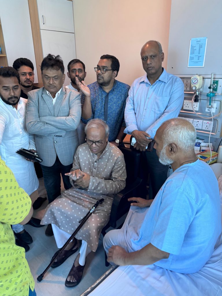 গুলিতে আহত চট্টগ্রাম মহানগর বিএনপির আহবায়ক এরশাদ উল্লাহকে দেখতে গেলেন রুহুল কবির রিজভী