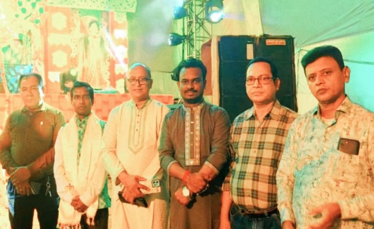 বোয়ালখালীতে বিনয়বাঁশী শিল্পীগোষ্ঠী কর্তৃক কার্তিক পূজা মন্ডপ পরিদর্শন।