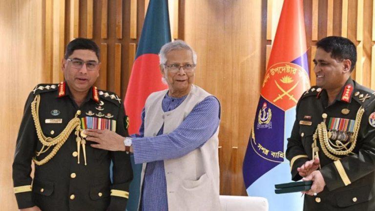 ‘সেনাবাহিনী পদক’ পেলেন সেনাপ্রধান ওয়াকার-উজ-জামান