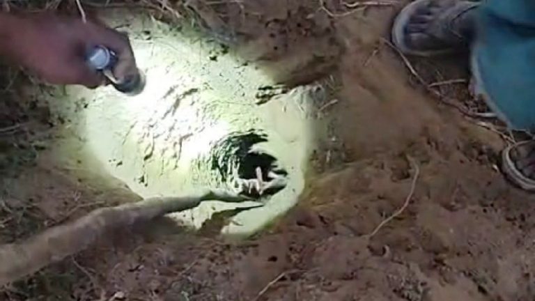 চট্টগ্রামের রাউজানে গভীর নলকূপের গর্তে পড়ে গেল ৫ বছরের শিশু