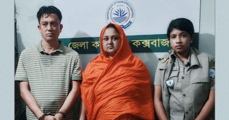 অ্যাম্বুলেন্সে স্বামীর ইয়াবা পাচার, রোগীর অভিনয়ে আপন স্ত্রী!   ,