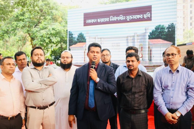 ডিসি হিলে ৬০ লাখ টাকা ব্যয়ে নির্মিত হচ্ছে ‘নজরুল মুক্তমঞ্চ’
